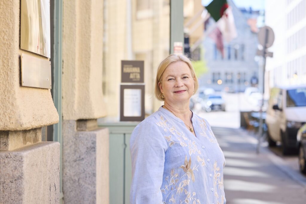 ohtava asiantuntija Tiina Haapasalo, Elinkeinoelämän Keskusliitto